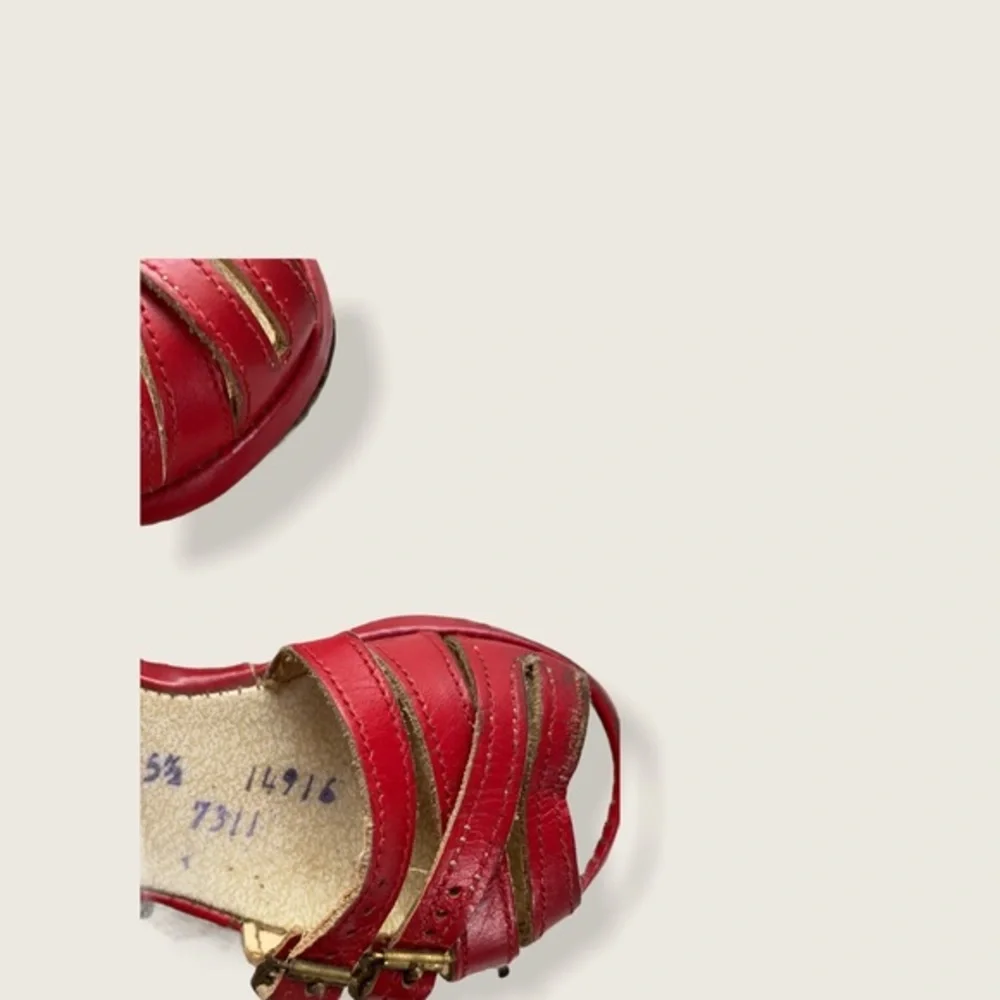 💜💜 Vintage Leather Girls Little Red Shoes Size 5.5